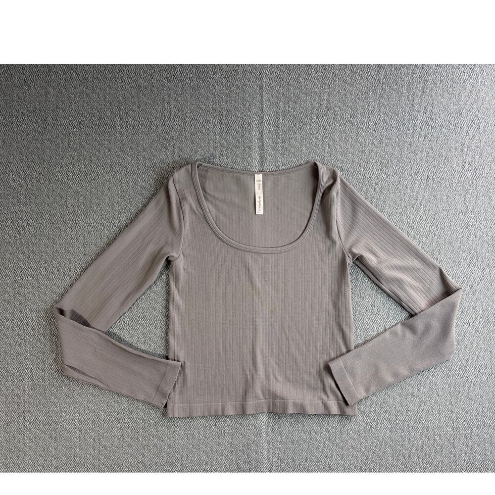 By Together Sz M/L Long Sleeve Stretchy Taupe Gray Cropped Length Top